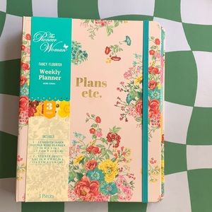 Fancy Flourish No Year Weekly Planner